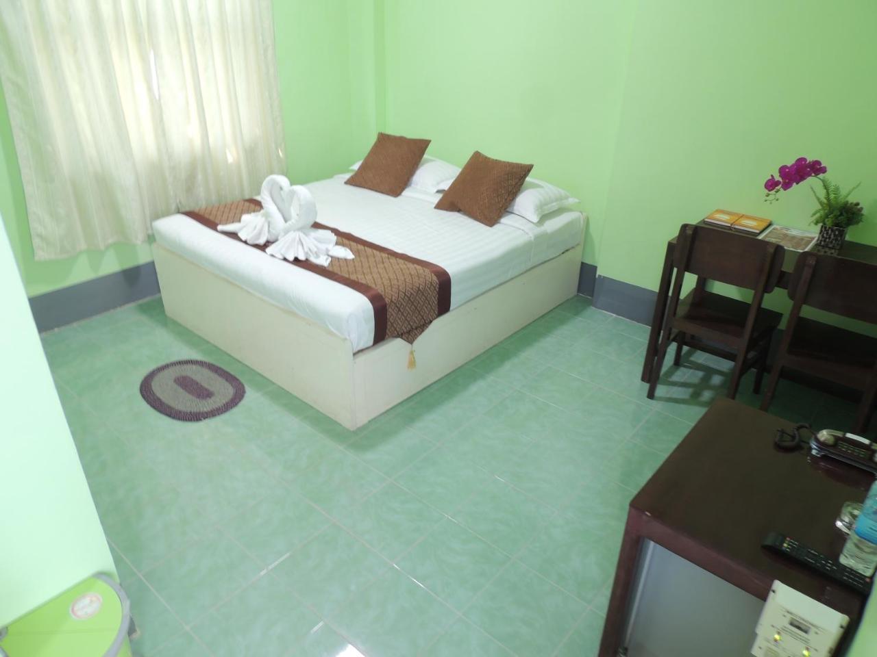 Nay Chi Linn Hotel Pathein Exterior foto