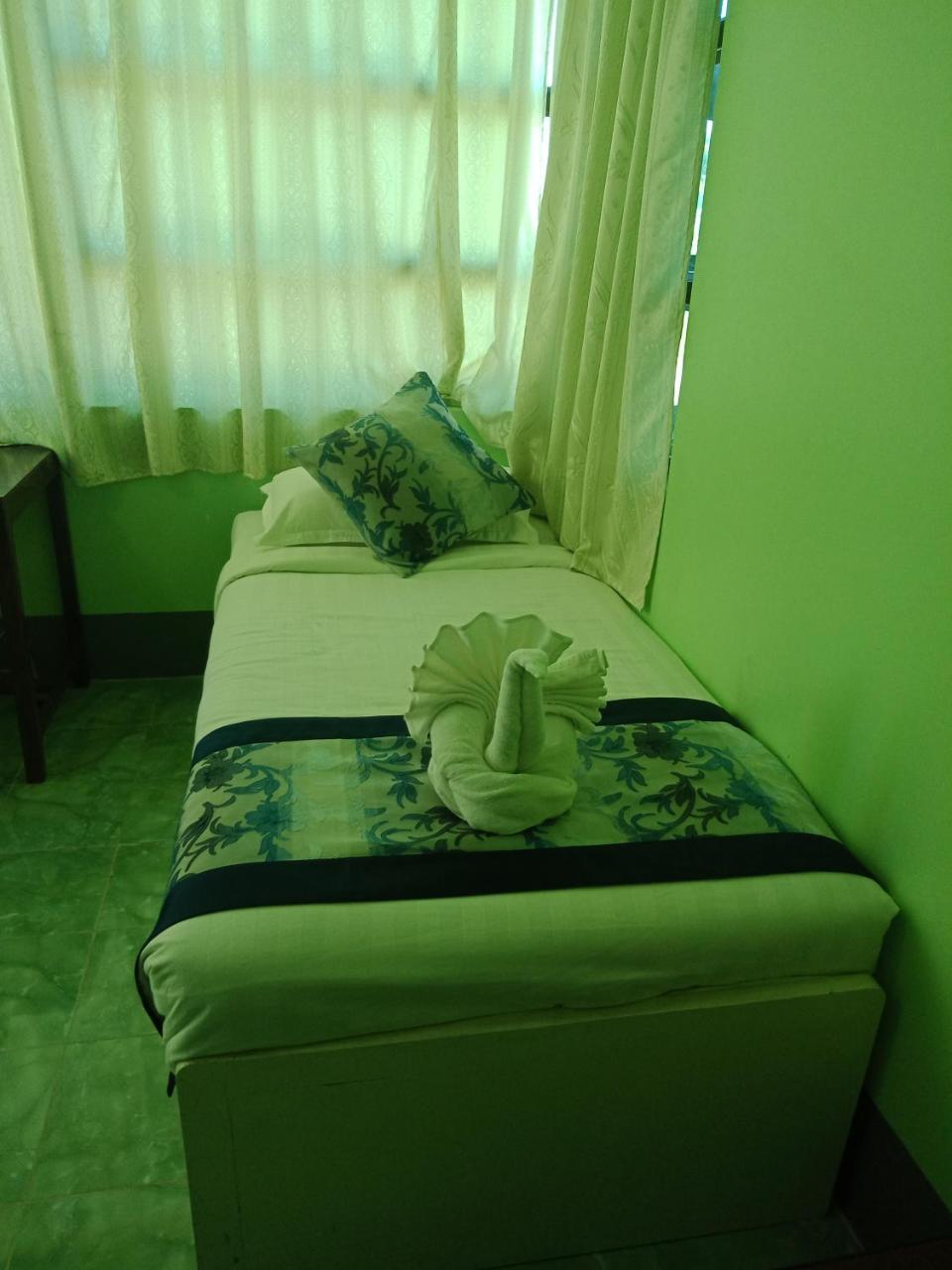 Nay Chi Linn Hotel Pathein Exterior foto